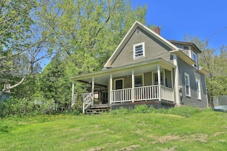 29 Maple St, Groveton, NH 03582