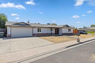 1407 E D St, Oakdale, CA 95361