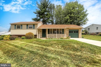 901 W Foxcroft Dr, Camp Hill, PA 17011