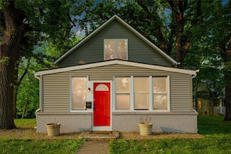 329 E Creston Ave, Des Moines, IA 50315