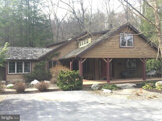 9825 Circle Dr, Chambersburg, PA 17202