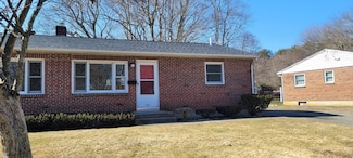 186 Manzella Ct, Rockland, MA 02370