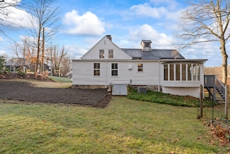3 Riverside Rd, Sandy Hook, CT 06482