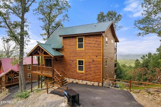 1909 Rhododendron Ln, Sevierville, TN 37876