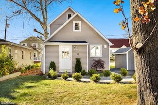 15 Douglas St, Sayreville, NJ 08872