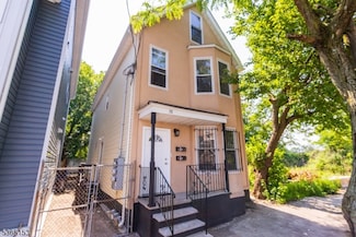 38 Kent St, Newark, NJ 07108