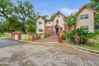 526 N 2nd St, Bay Saint Louis, MS 39520
