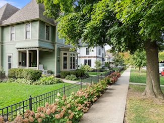 920 Geneva St, Lake Geneva, WI 53147