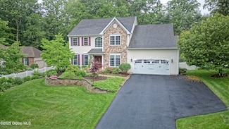 16 Tarragon Terrace, Clifton Park, NY 12065