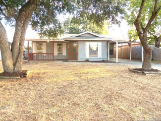 614 Crockett St, Pleasanton, TX 78064