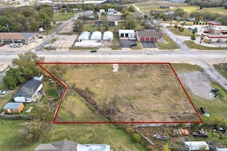 904 N 9th St, Sapulpa, OK 74066