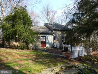 1230 Valley Rd, Villanova, PA 19085