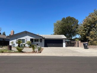 1716 W Sunnyside Ave, Visalia, CA 93277