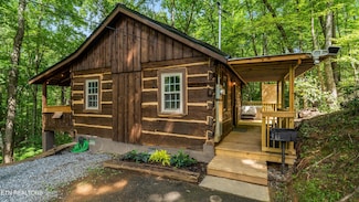 1131 Old Cartertown Rd, Gatlinburg, TN 37738