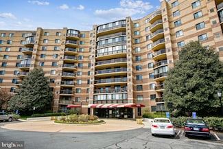 8370 Greensboro Dr Unit 1005, McLean, VA 22102