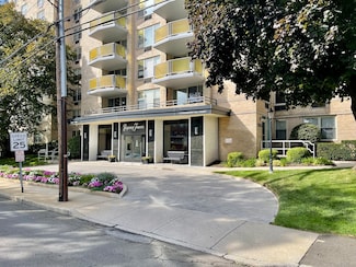 1 Strawberry Hill Ct Unit 2D, Stamford, CT 06902