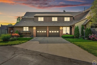 5613 SW Foxcroft Cir N, Topeka, KS 66614