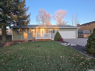 341 E Cottonwood Dr, Mountain View, WY 82939