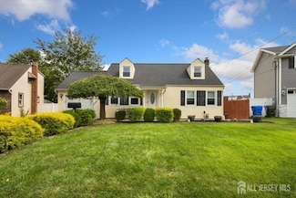 8 Canterbury Ln, Colonia, NJ 07067
