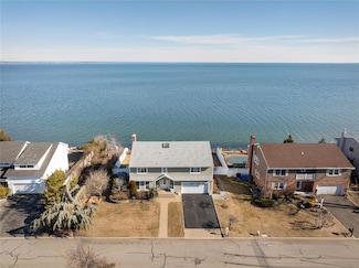 43 Oak Point Dr N, Bayville, NY 11709