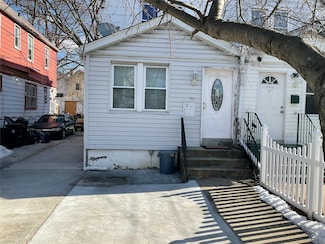 118-21 201 Place, Jamaica, NY 11412