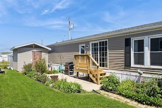 104 S R Ave, Vinton, IA 52349