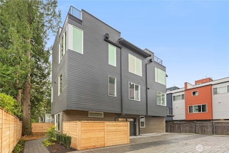 1913 D N 120th St, Seattle, WA 98133