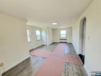 404 9th St, Palisades Park, NJ 07650