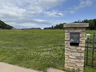 2240 Clubhouse Dr, Lake City, MN 55041