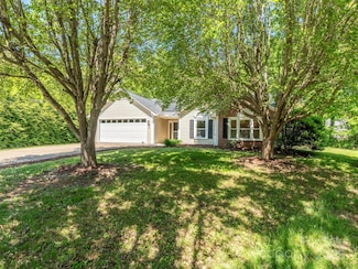 989 Thorncrest Ct, Fletcher, NC 28732