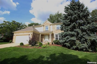 193 Saxon Ct, Rochester Hills, MI 48307