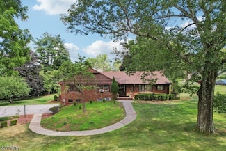 775 Colonial Rd, Franklin Lakes, NJ 07417