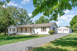 231 S Palmers Chapel Rd, Cottontown, TN 37048