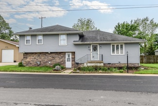 1502 S Mill St, Pontiac, IL 61764