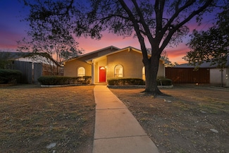 913 Overdowns Dr, Plano, TX 75023