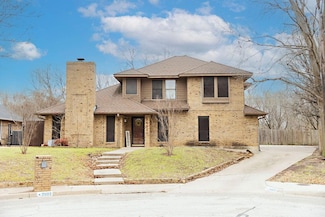 2802 N Creekwood Dr, Grapevine, TX 76051