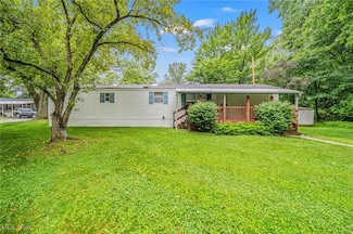 100 Maplegrove Ln, Mentor, OH 44060