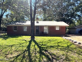 206 Shields Ave, Pelahatchie, MS 39145
