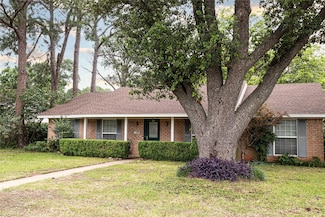 101 W Lilly Ln, Arlington, TX 76010