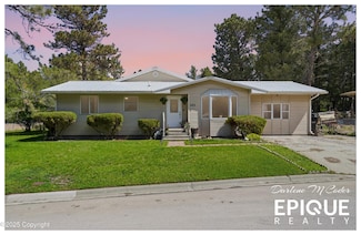 1123 Kellogg St, Upton, WY 82730