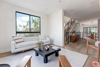 5443 Blackwelder St, Los Angeles, CA 90016