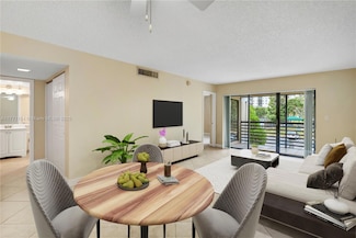 2326 S Cypress Bend Dr Unit 218, Pompano Beach, FL 33069