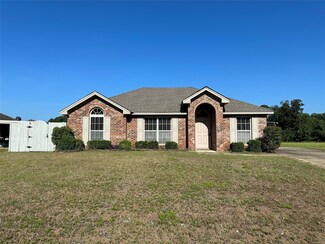 163 Silver Crest Dr, Elmore, AL 36025