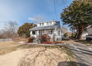 563 Raymond Hill Rd, Uncasville, CT 06382