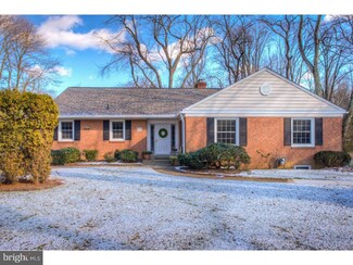 911 Newtown Rd, Devon, PA 19333