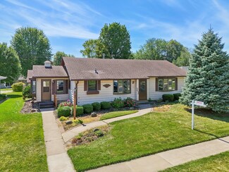 106 6th St, Waunakee, WI 53597