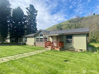 1408 S 2nd St, Dayton, WA 99328