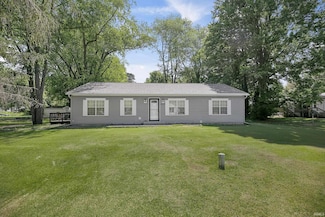 53162 Pine Dr, Middlebury, IN 46540