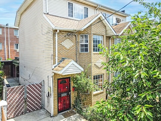 8439 130th St, Kew Gardens, NY 11415
