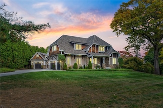 81 Valentine Cir, Warwick, RI 02886